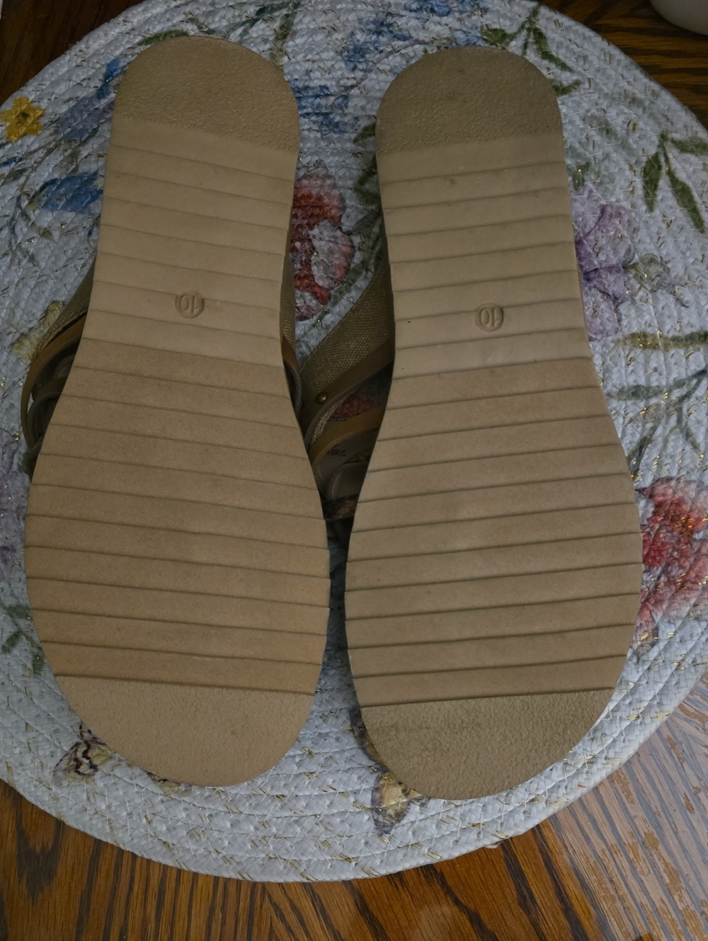 NWOT Very G Slip-on Sandals - Picture 3 of 6